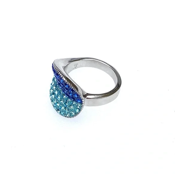 $3/20 Two tone blue rhinestone ring - Picture 4 of 9